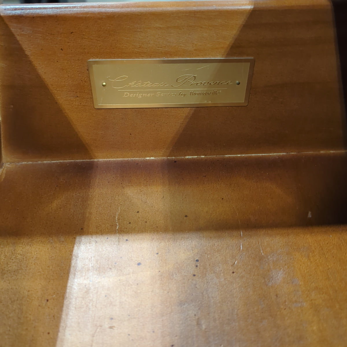 Thomasville nightstand – Habitat for Humanity Greater Ottawa ReStore