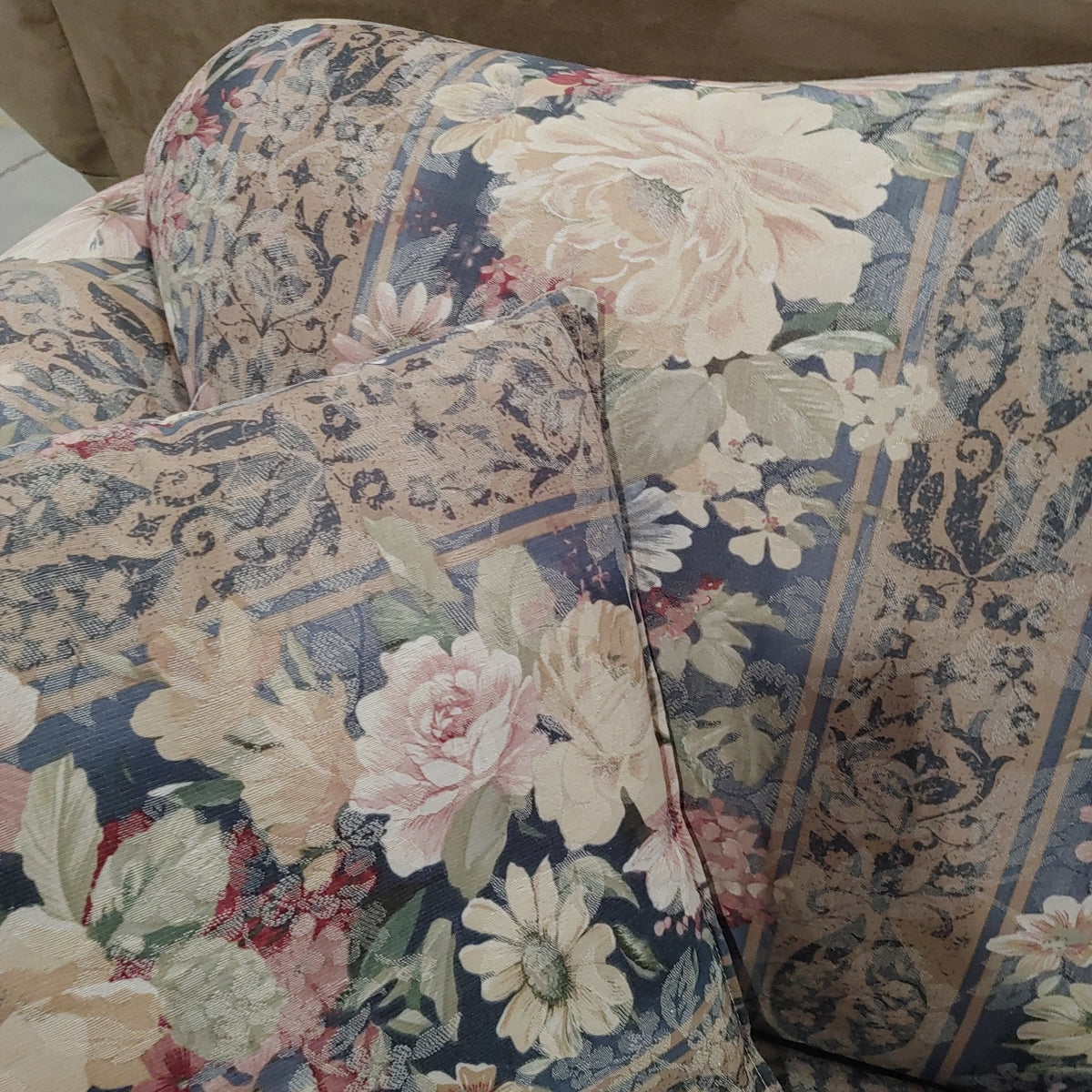 Floral Couch – Habitat for Humanity Greater Ottawa ReStore