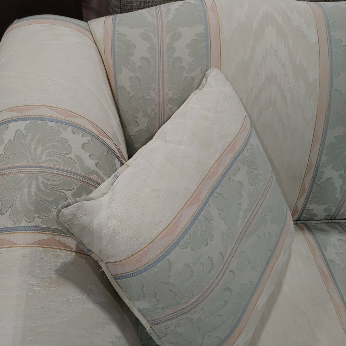 Striped Couch – Habitat for Humanity Greater Ottawa ReStore