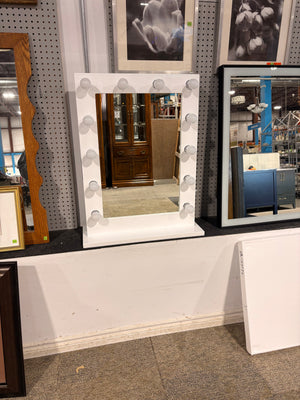 White Hollywood Mirror
