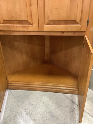 Corner Hutch