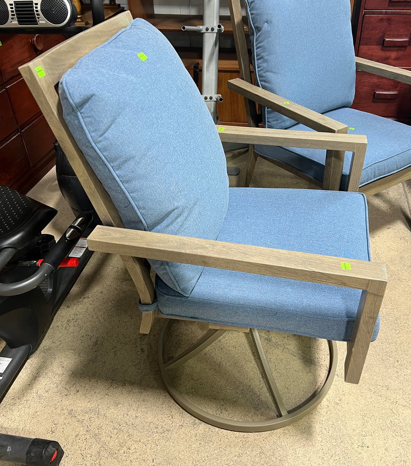 Landon & Co. Niagara Outdoor Swivel Lounge Chair