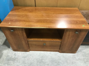 Short Wooden Entertainment Unit With 2 Cabinet Style Doors & 1 Drawer For Storage