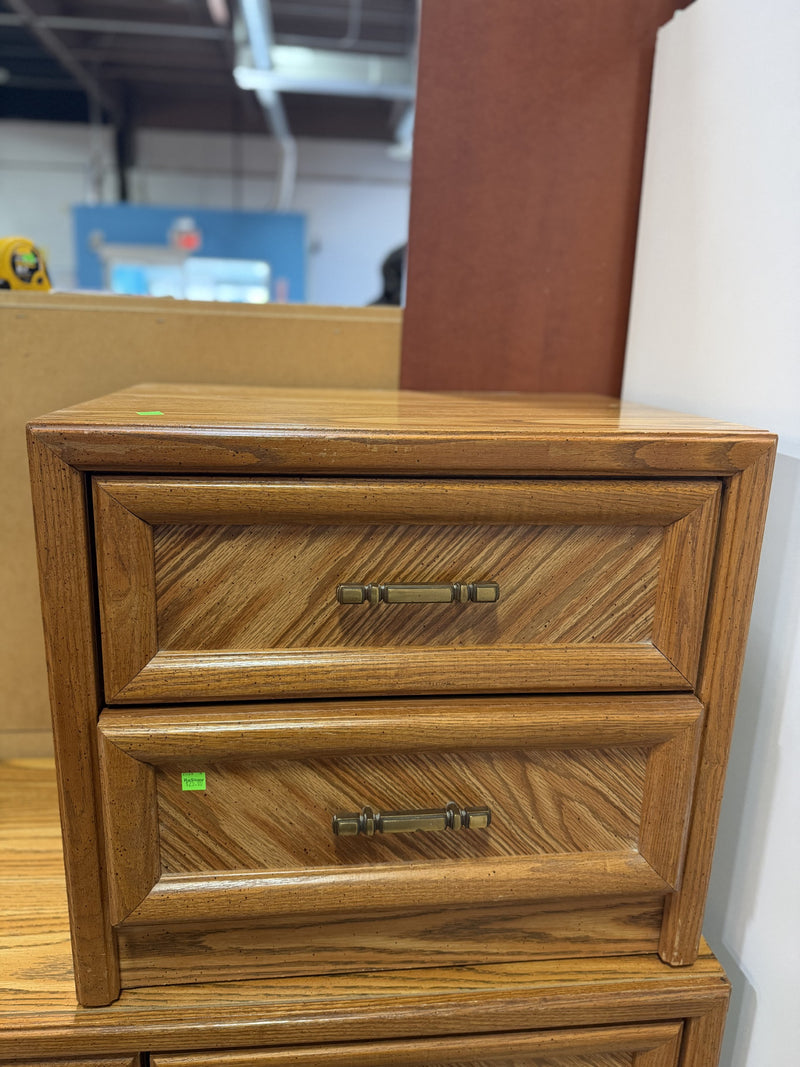 Vintage Oak 2-Drawer Nightstand