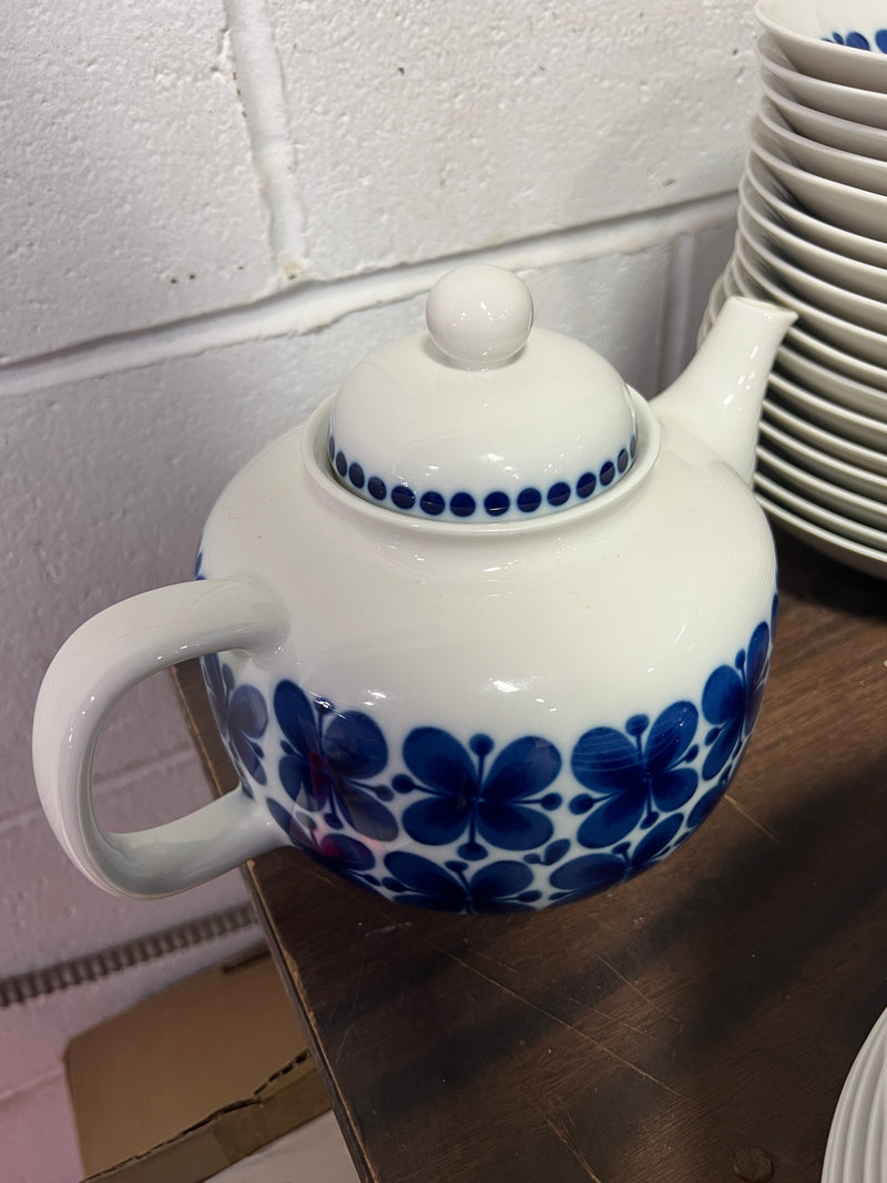 Vintage Rörstrand Mon Amie Dinnerware by Marianne Westman — 45-Piece Collection
