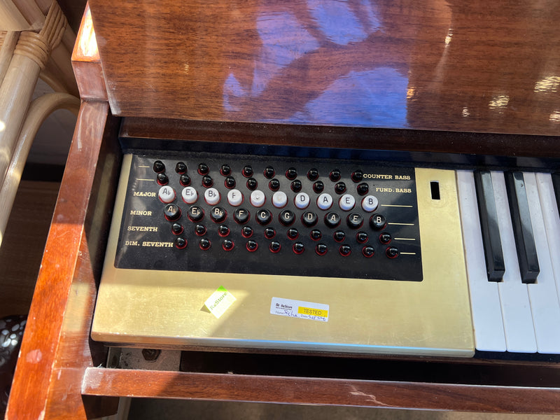Vintage Electric Chord Organ – Mid-Century Console Piano