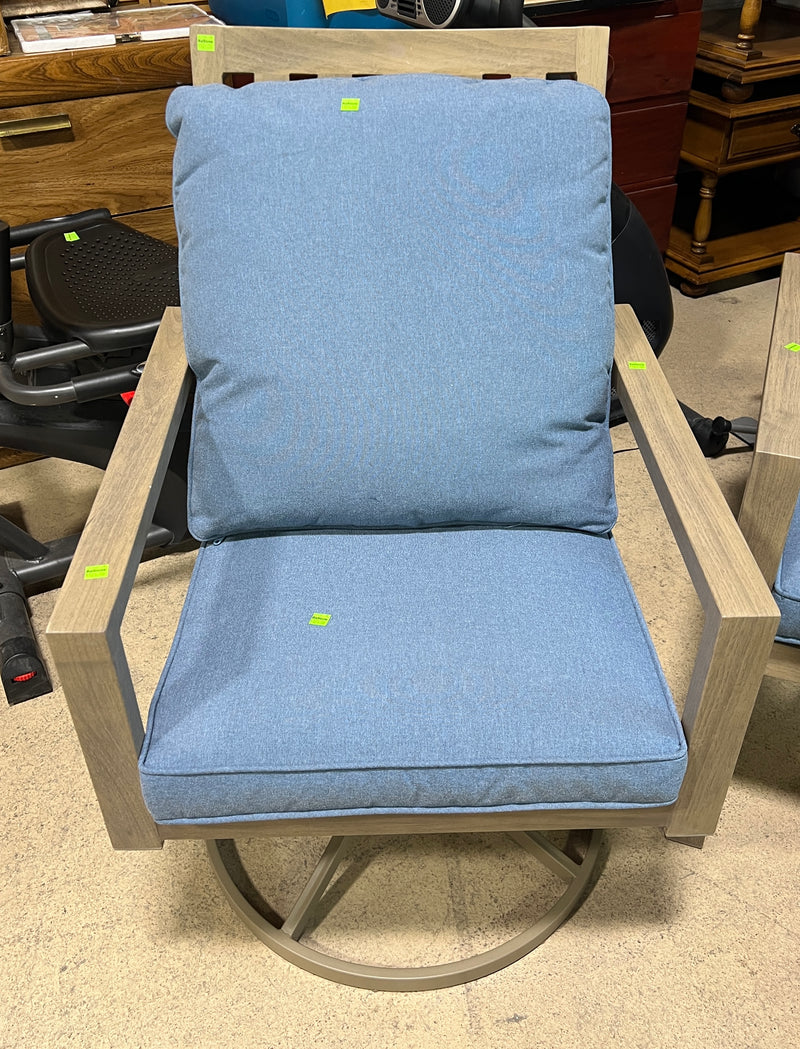 Landon & Co. Niagara Outdoor Swivel Lounge Chair