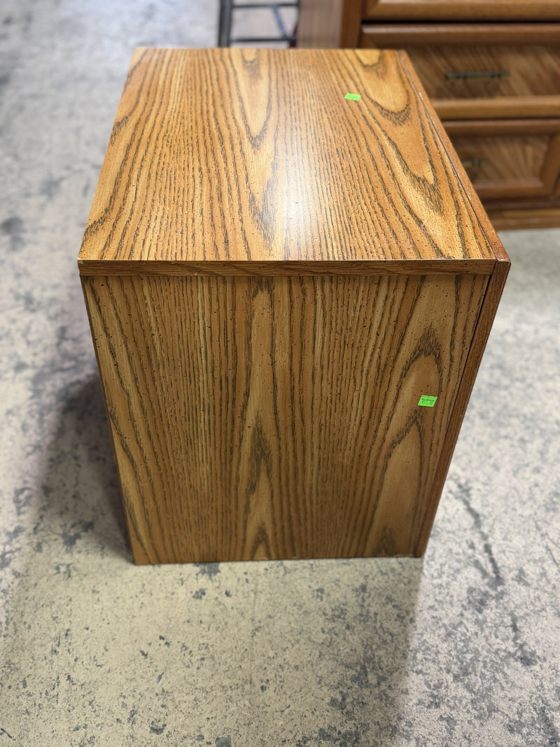 Vintage Oak 2-Drawer Nightstand