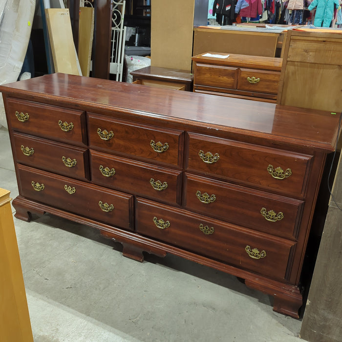 Wooden dresser with 8 drawers
