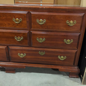 Wooden dresser with 8 drawers