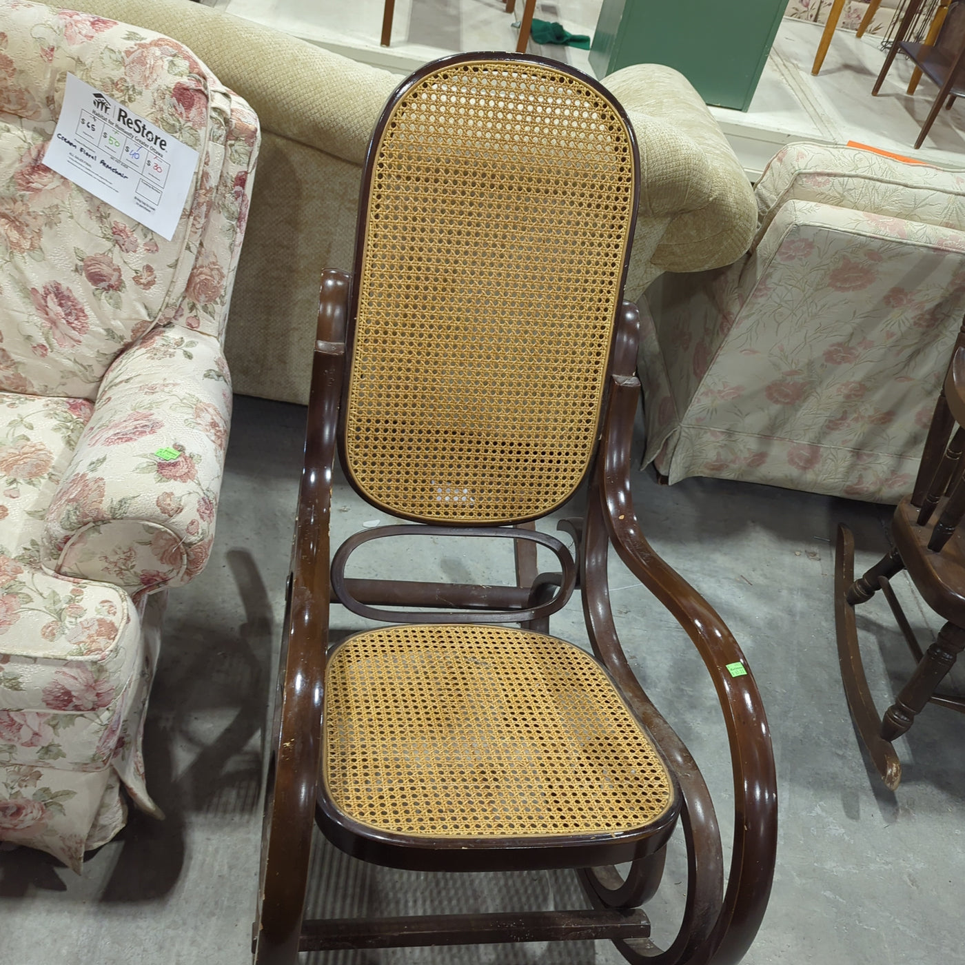 Vintage Style Rocking Chair Rocking chair- vintage style – Habitat for Humanity Greater Ottawa ReStore