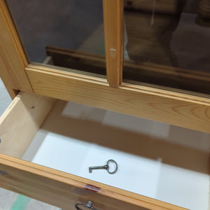 Pine side cabinet with key