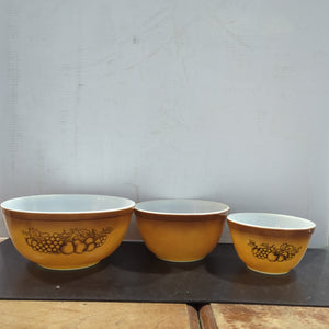 Golden Brown Old Orchard Pyrex set- 3 bowls