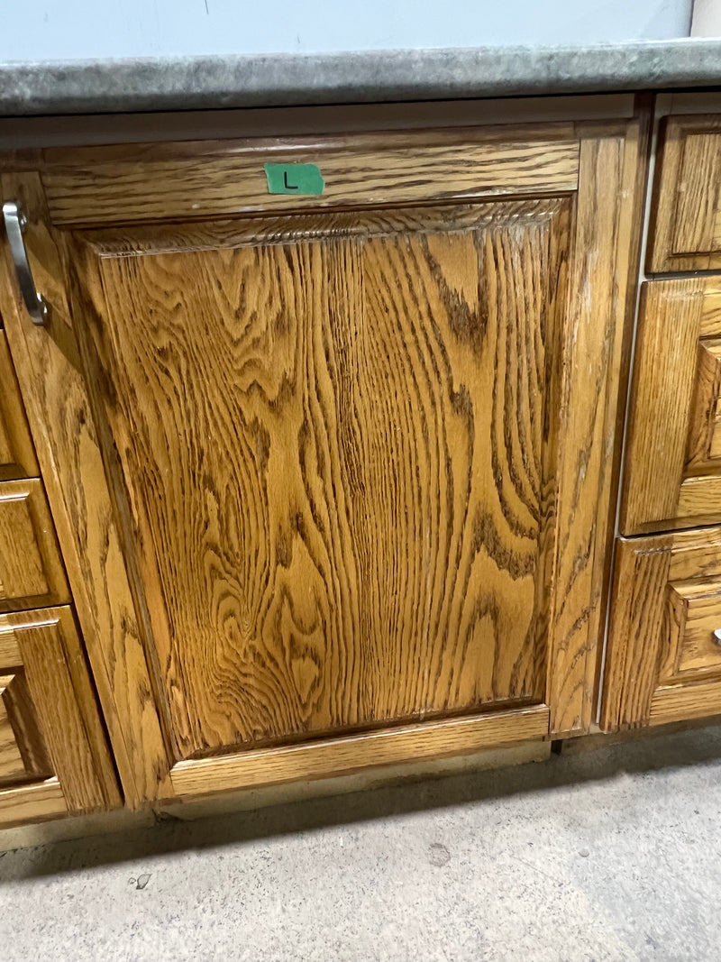 Traditional Oak Finish Kitchen Set