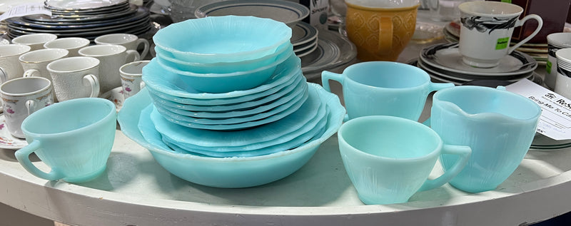 Vintage Canadian Pyrex Robin Egg Blue King’s Crown / Pie Crust Dinnerware Set – 19 Pieces