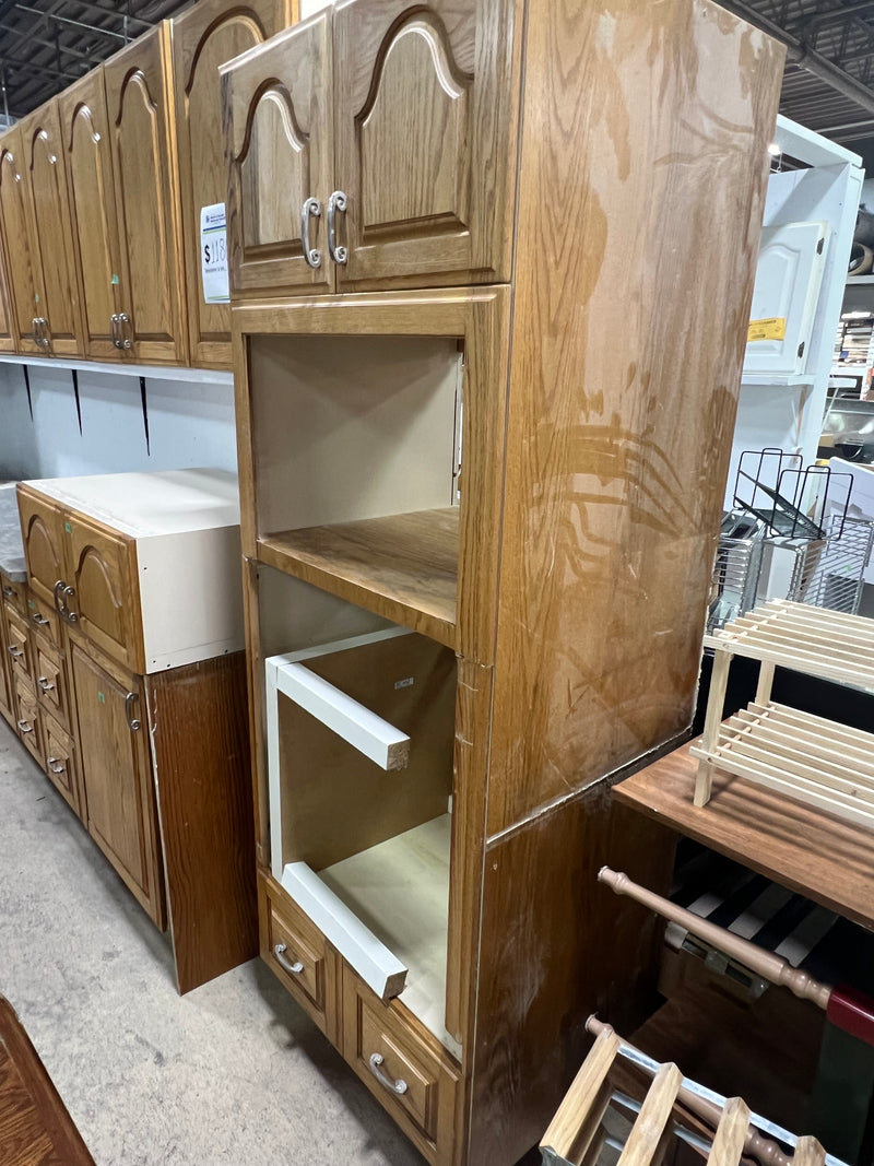Traditional Oak Finish Kitchen Set