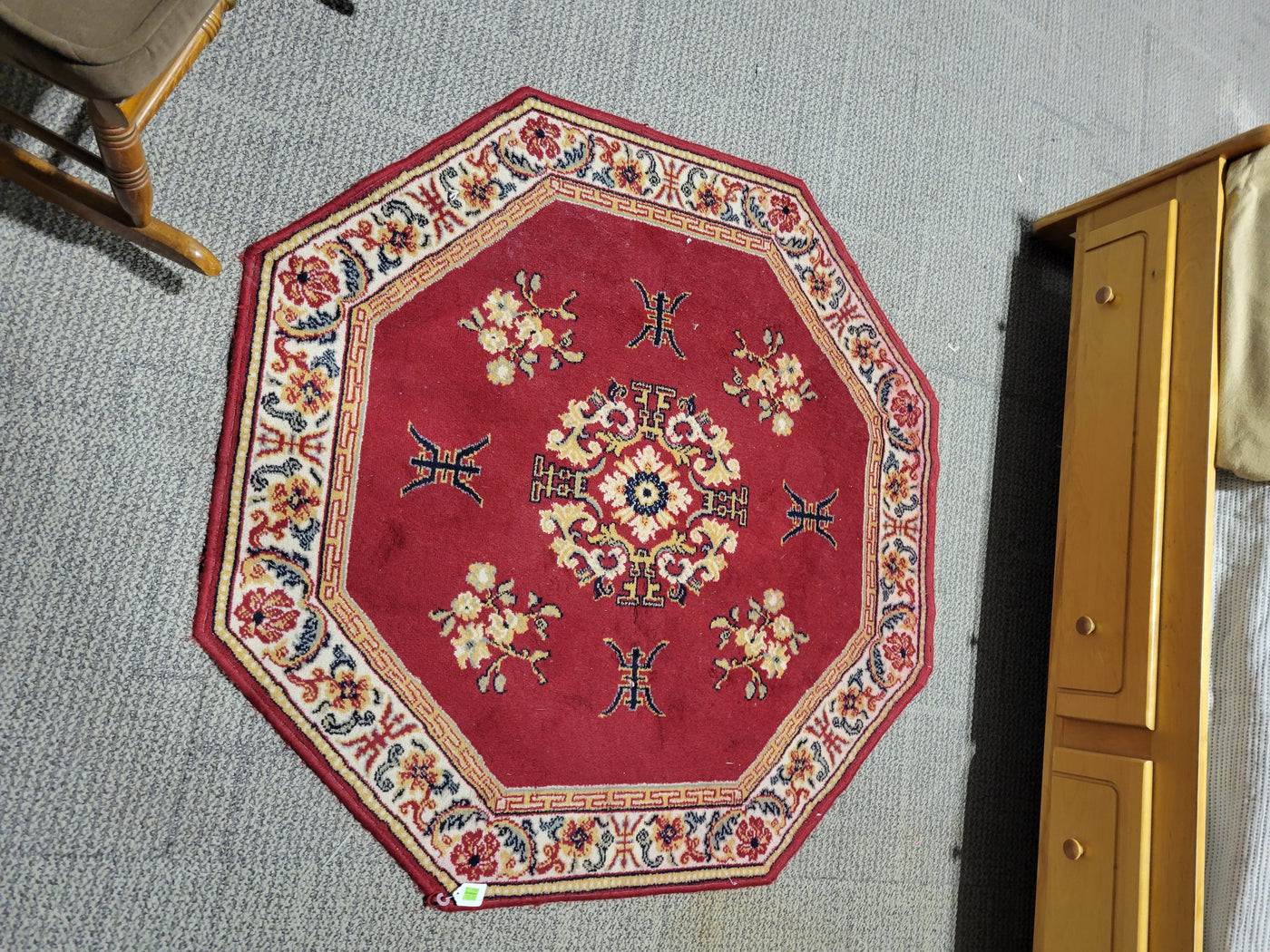 Octagon Shaped Area Rug – Habitat for Humanity Greater Ottawa ReStore