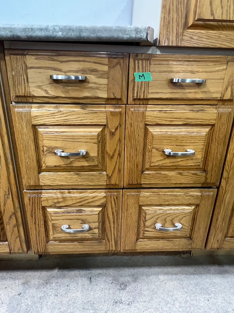 Traditional Oak Finish Kitchen Set