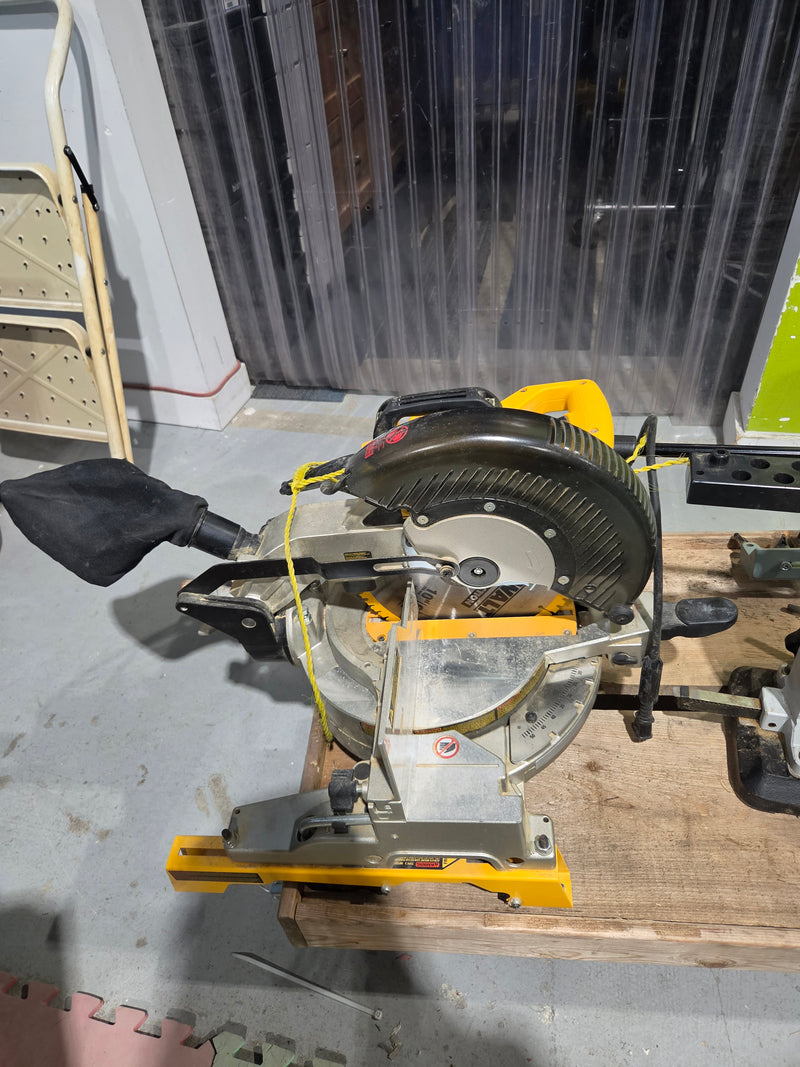 DEWALT 12-Inch Double-Bevel Sliding Compound Miter Saw