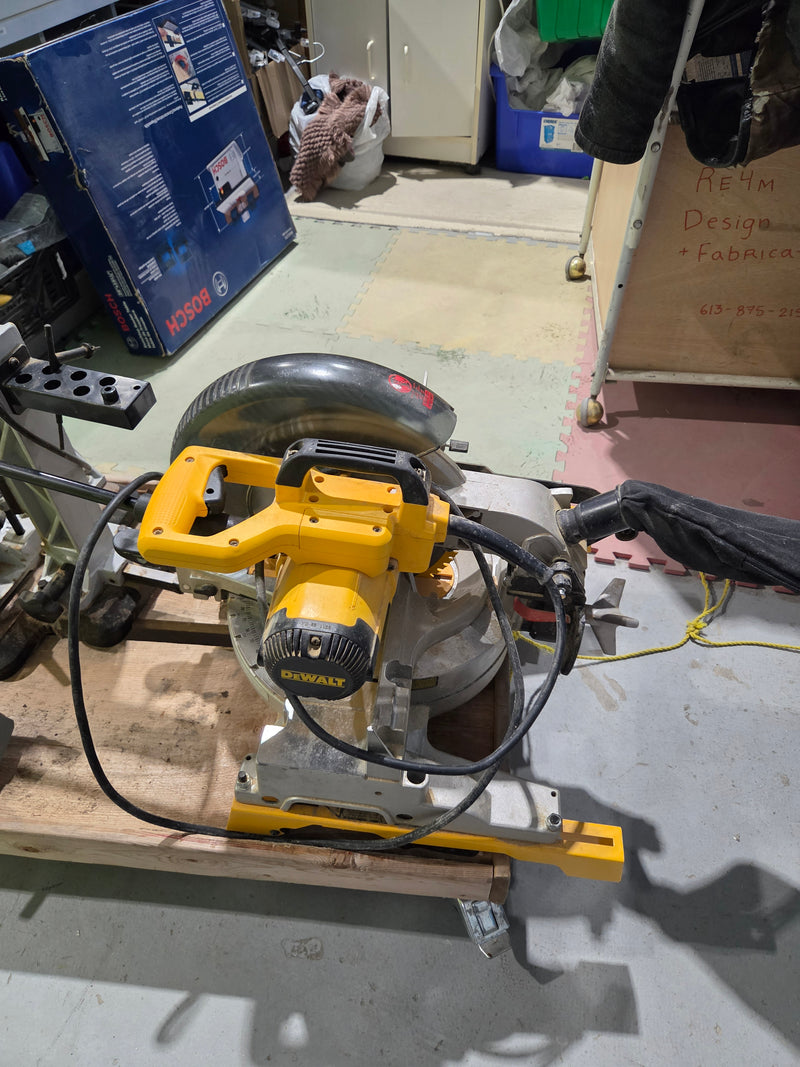 DEWALT 12-Inch Double-Bevel Sliding Compound Miter Saw
