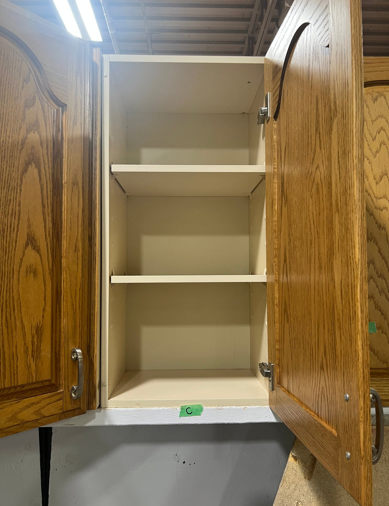 Traditional Oak Finish Kitchen Set