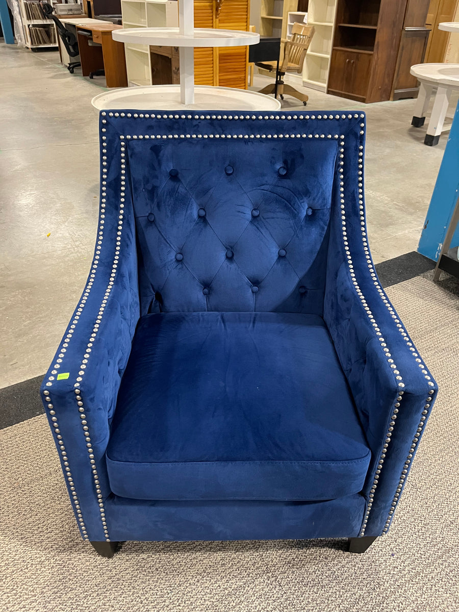 Royal Blue Velvet Tufted Armchair – Habitat for Humanity Greater