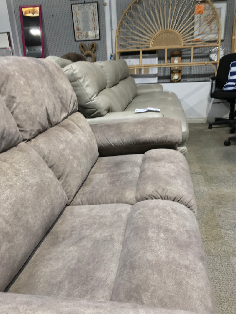La-Z-Boy Reclining Love Seat