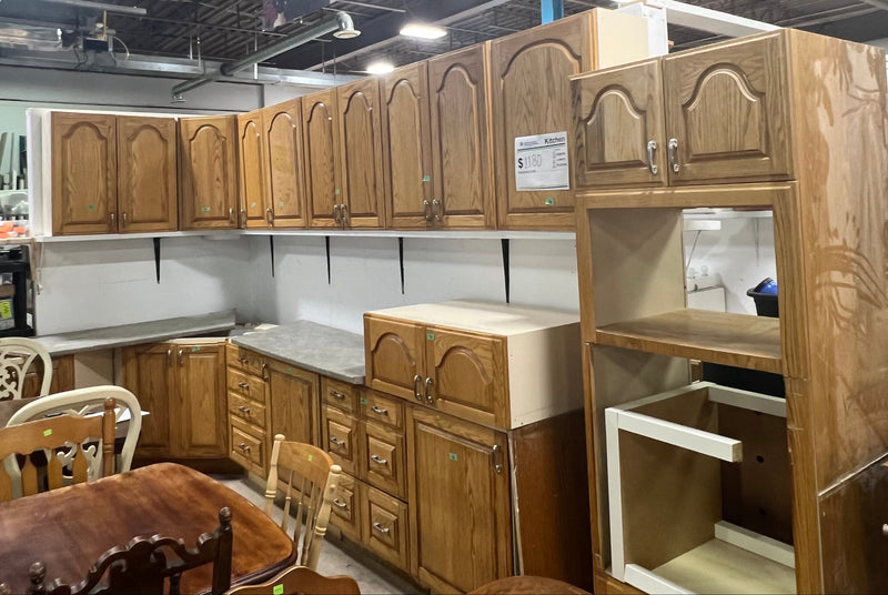 Traditional Oak Finish Kitchen Set