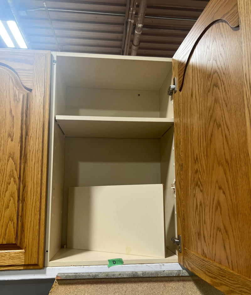 Traditional Oak Finish Kitchen Set