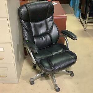 Black Cushioned Office Chair