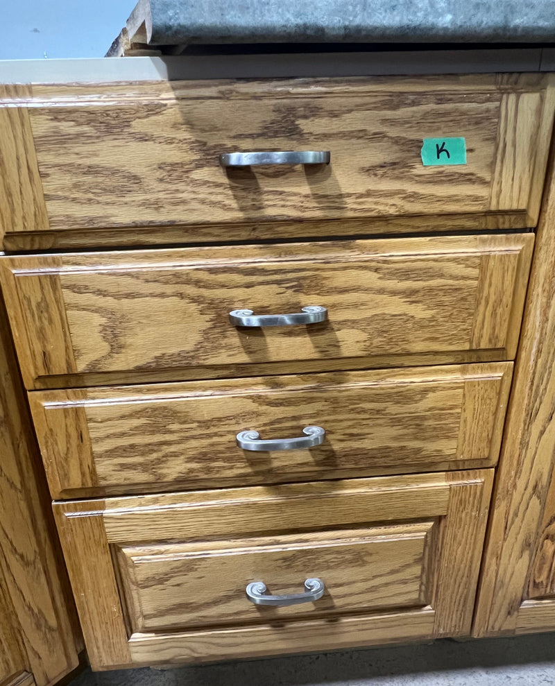 Traditional Oak Finish Kitchen Set