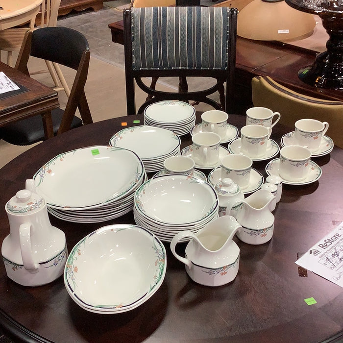 58-Piece Royal Doulton “Juno” China Set