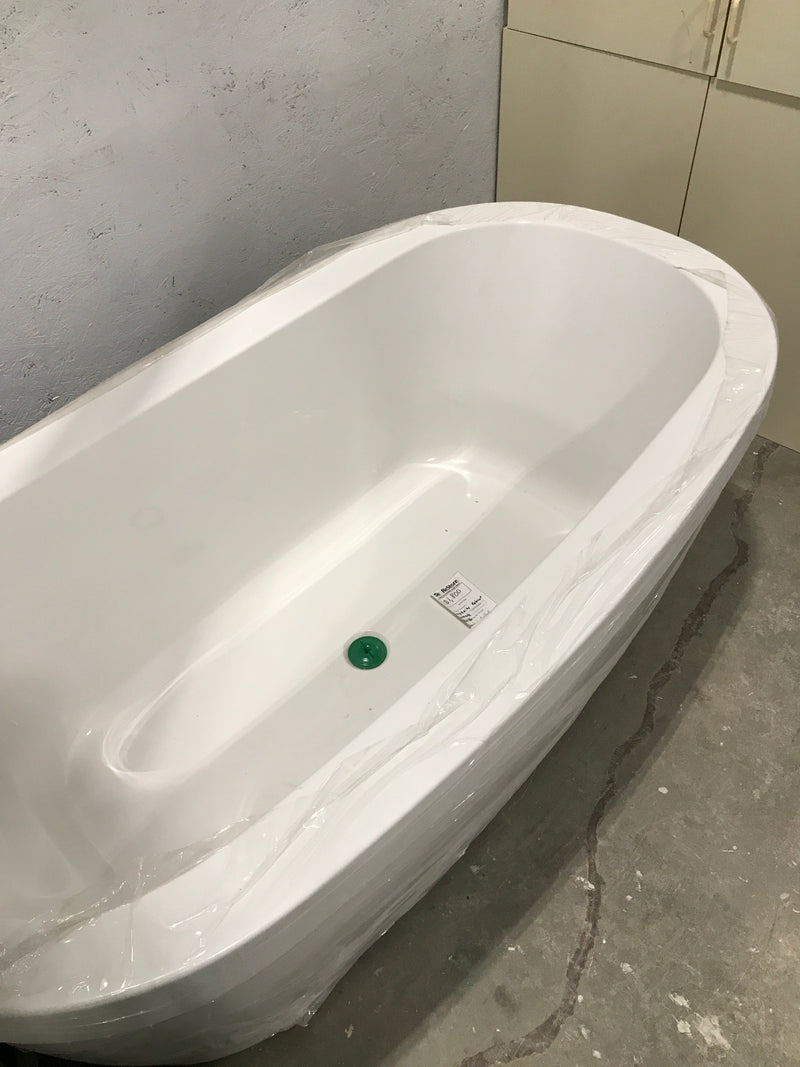 Longevity Retreat Bathtub