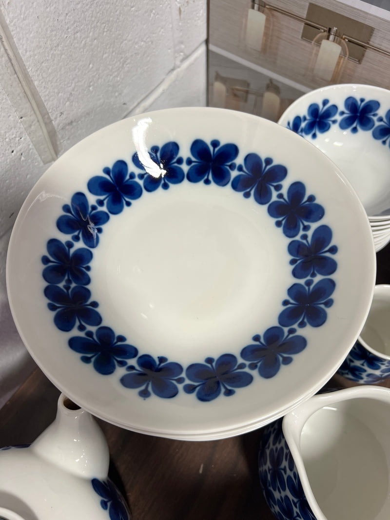Vintage Rörstrand Mon Amie Dinnerware by Marianne Westman — 45-Piece Collection