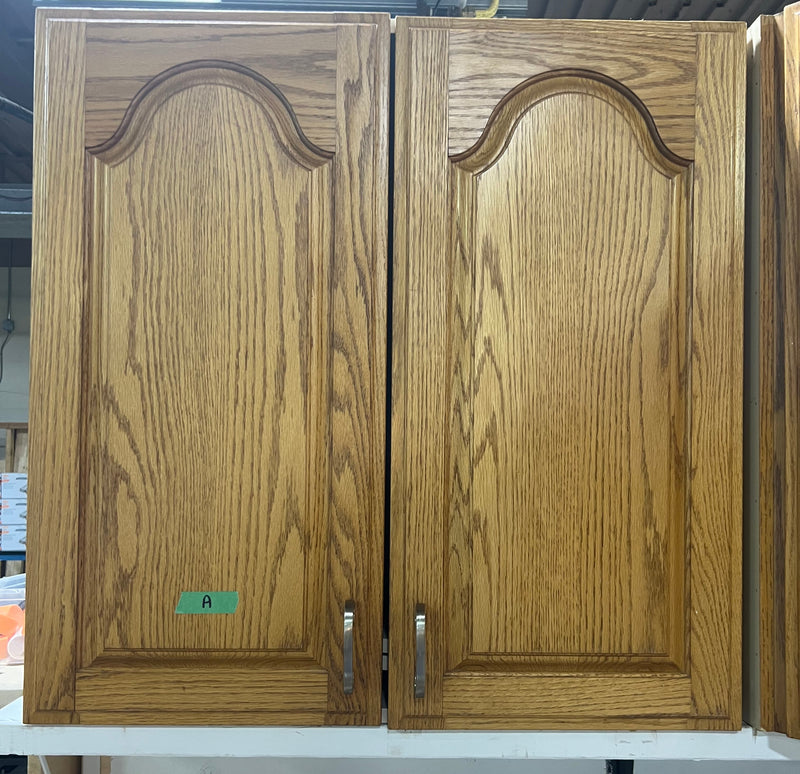 Traditional Oak Finish Kitchen Set