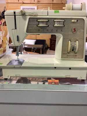 SINGER Golden Deluxe Zigzag Model 750