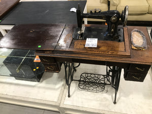 Antique Singer Sewing Machine and Desk With Peddle
