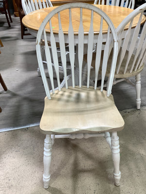 Traditional Round Farmhouse Dining Table with 4 Chairs