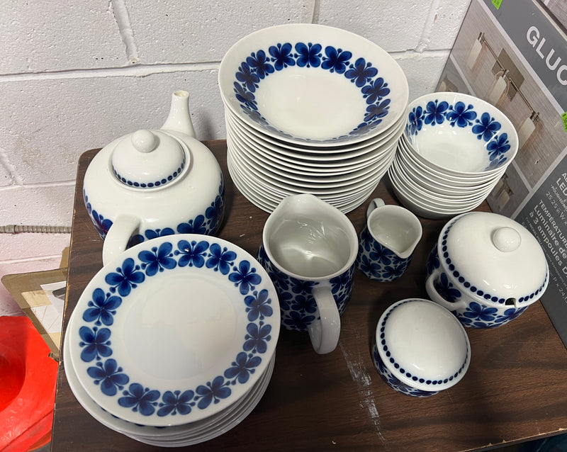 Vintage Rörstrand Mon Amie Dinnerware by Marianne Westman — 45-Piece Collection