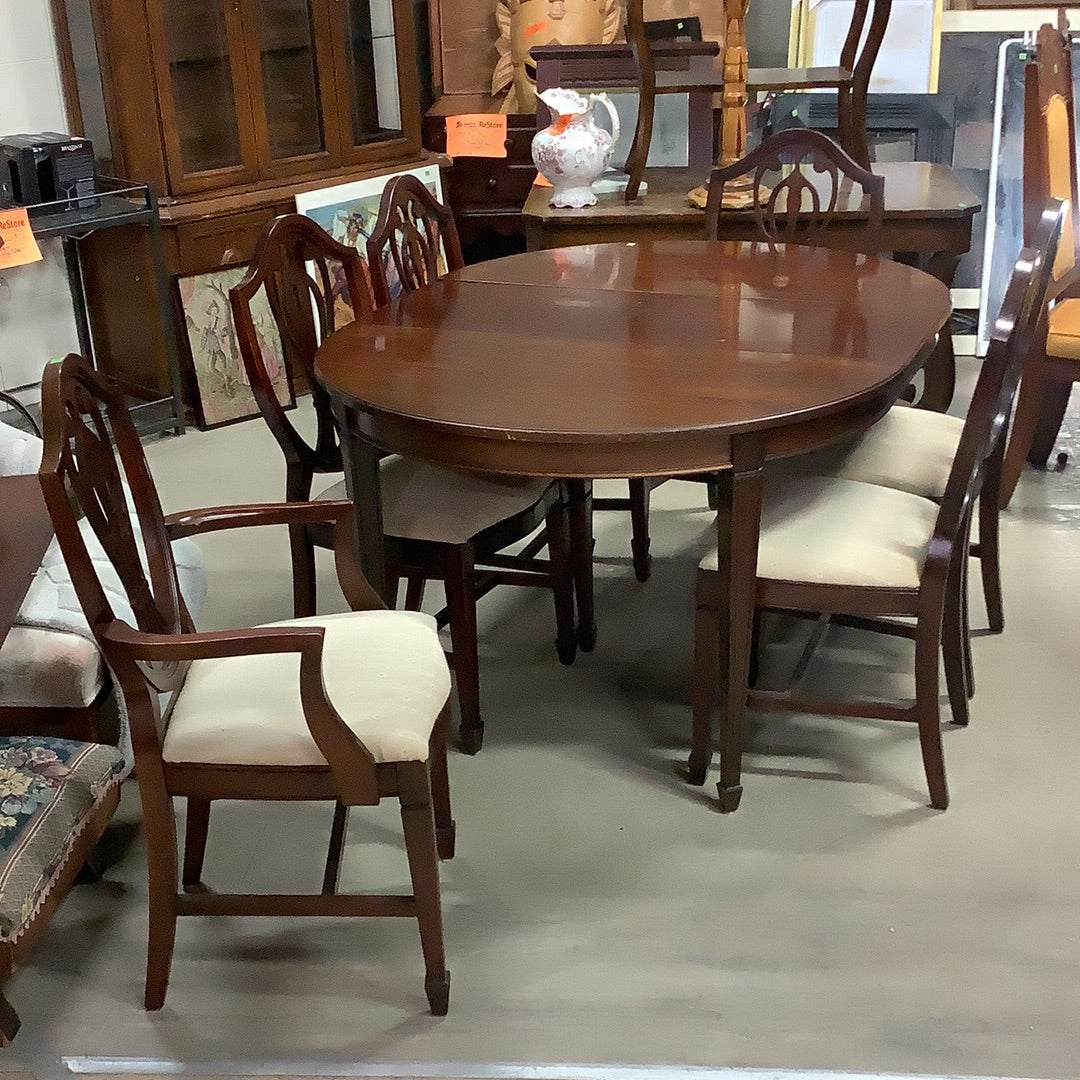 Gibbard Dining Table – Habitat for Humanity Greater Ottawa ReStore