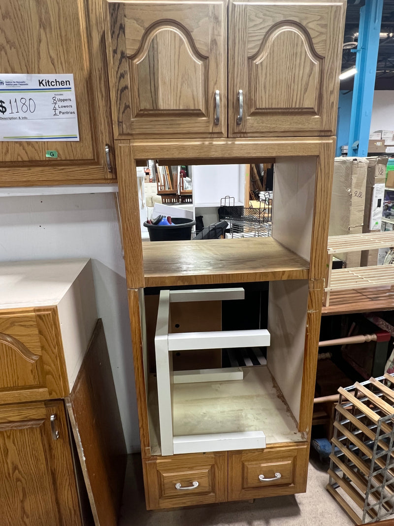 Traditional Oak Finish Kitchen Set