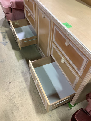 Clamshell Bedroom Vanity