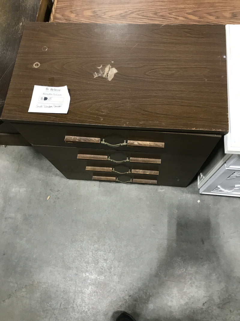 **TOO LOW PRICED TO BE ONLINE**Small Wooden Dresser