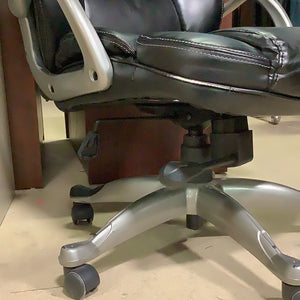 Black Cushioned Office Chair