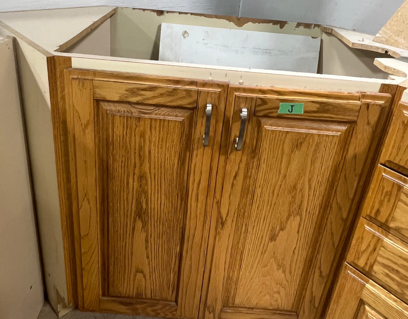 Traditional Oak Finish Kitchen Set
