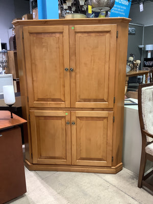 Corner Hutch