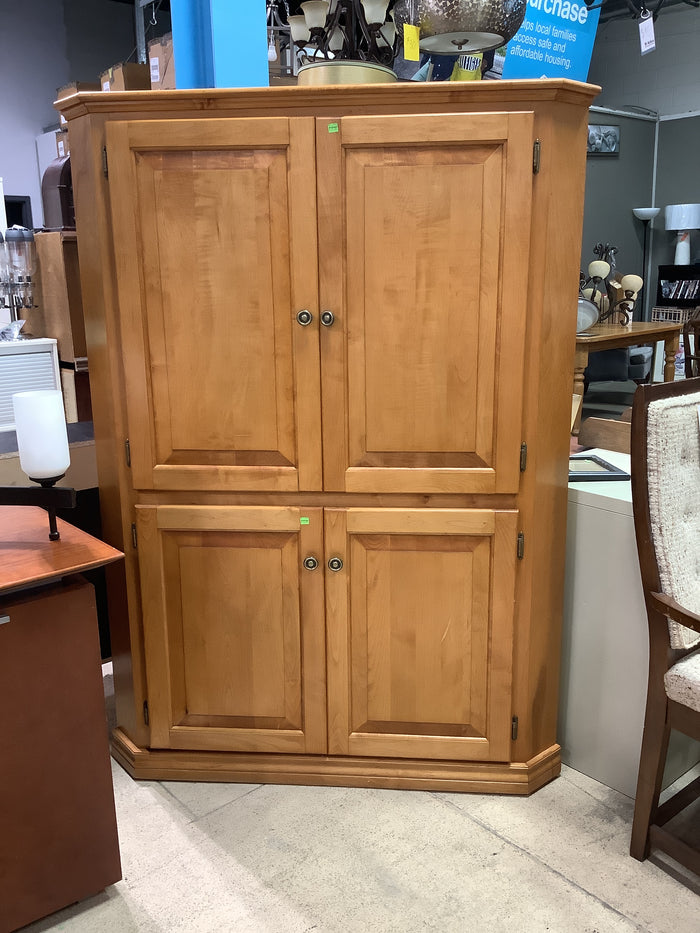 Corner Hutch