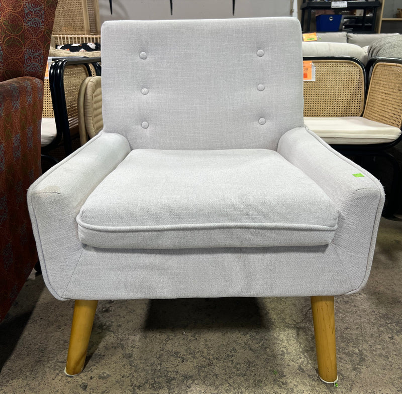 Cream Mid-Century Modern Button-Tufted Armchair with Wooden Legs