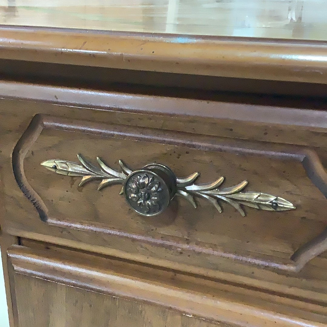 Detailed Wood Pattern Desk – Habitat for Humanity Greater Ottawa ReStore