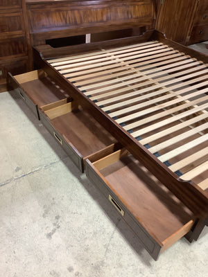 Kaufman of Collingwood Bed Set